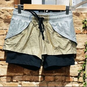 KORAL SHORTS METALLIC RALLY CROSS CHROMOSCOPE LAYRED SHORTS